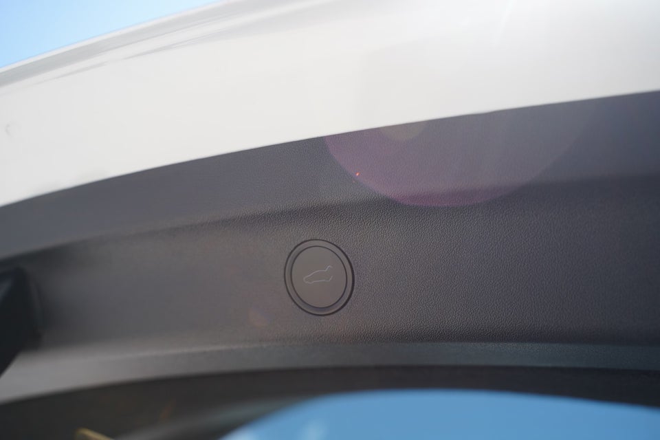 Tesla Model Y Long Range AWD 5d