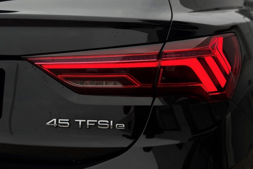 Audi Q3 45 TFSi e Attitude+ Sportback S-tr. 5d