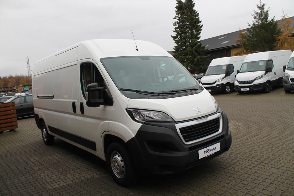 Peugeot Boxer 333 2,2 BlueHDi 140 L3H2 Premium
