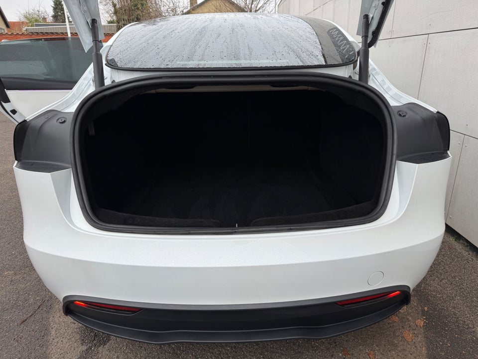 Tesla Model 3 RWD 4d