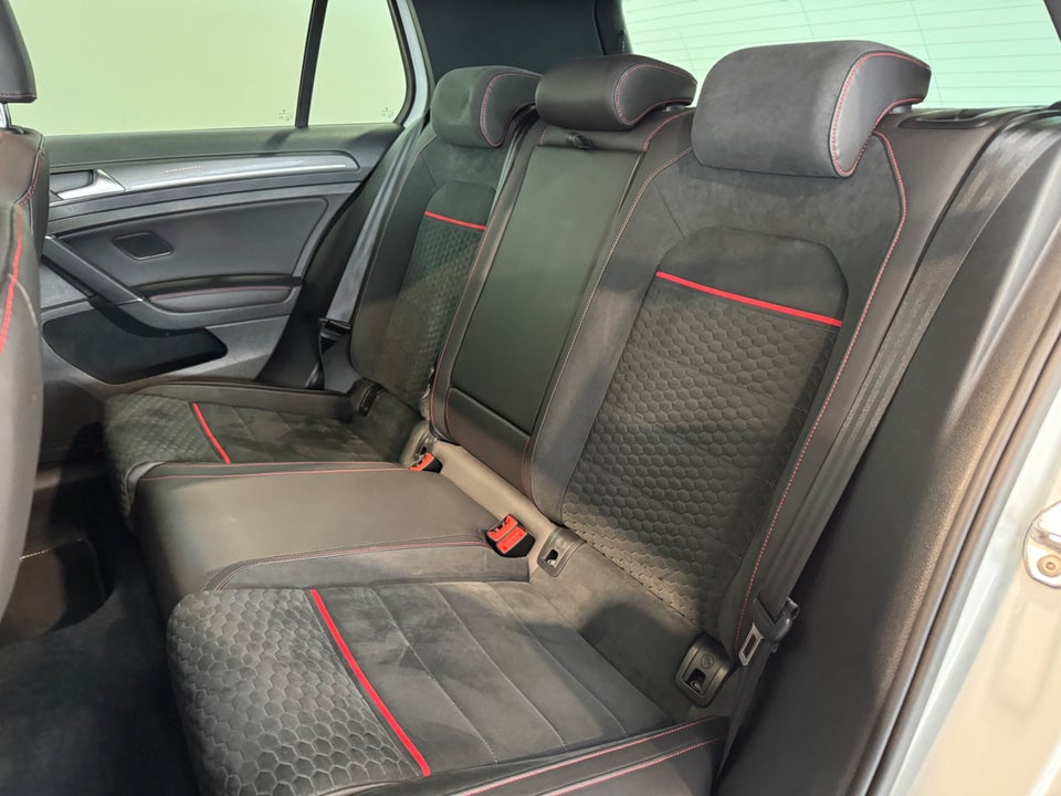 VW Golf VII 2,0 GTi DSG 5d