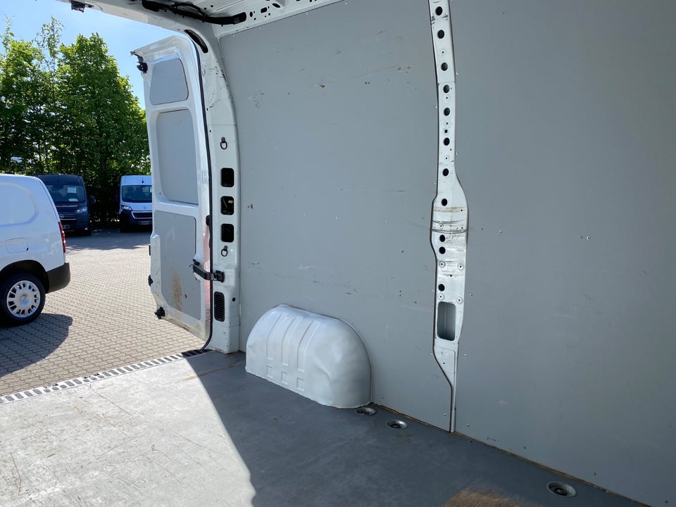 Renault Master IV T33 2,3 dCi 150 L2H2 Kassevogn