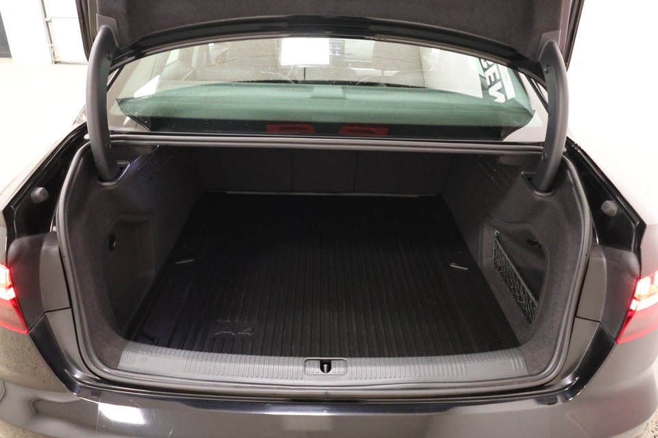 Audi A4 40 TFSi Advanced plus S-tr. 4d
