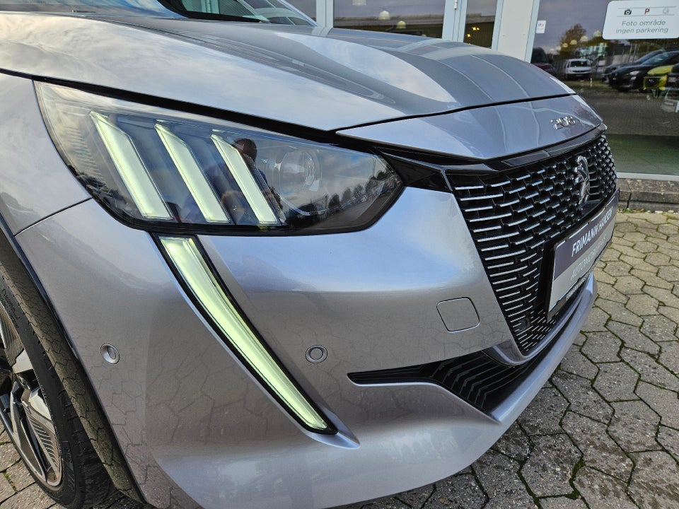 Peugeot e-208 50 GT 5d