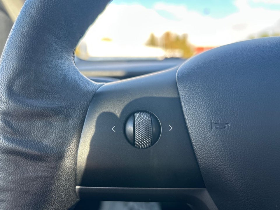 Tesla Model 3 RWD 4d