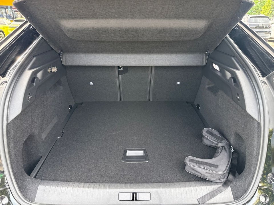 Peugeot e-3008 77 GT Pack 5d