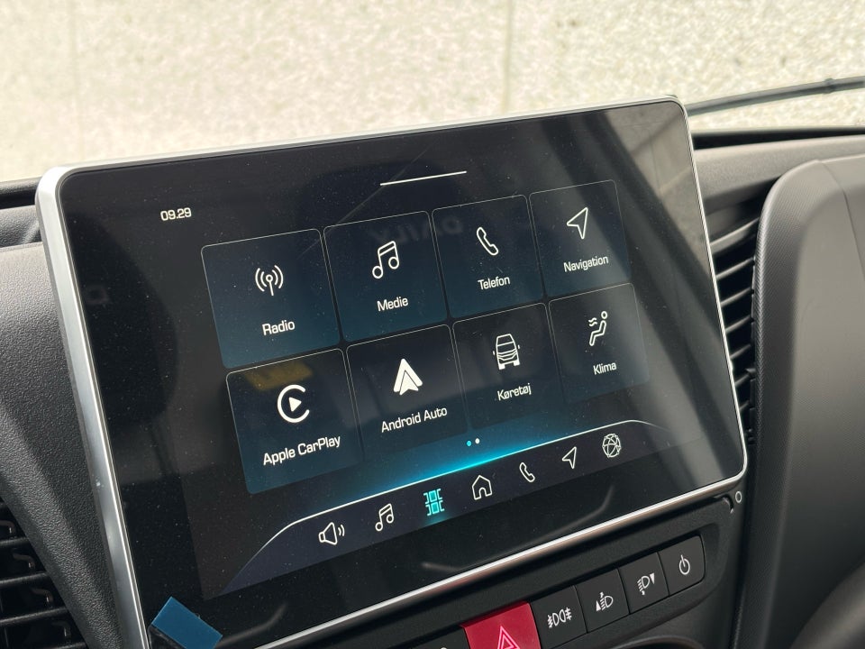 Iveco Daily 3,0 35S18 4100mm Box m/lift AG8