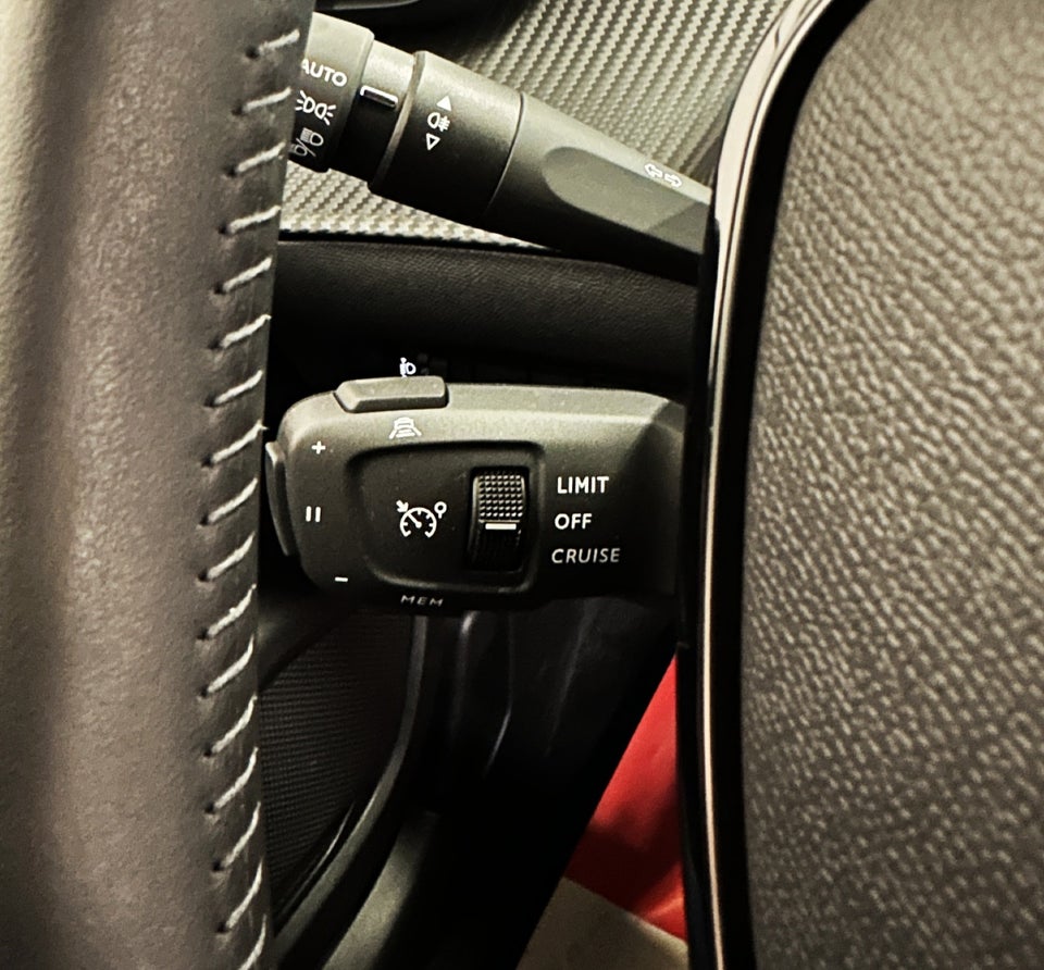 Peugeot 2008 1,2 PureTech 100 Allure Pack 5d