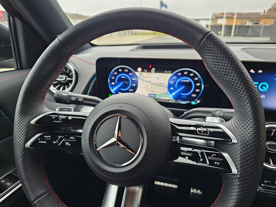 Mercedes EQB300 AMG Line 4Matic 5d