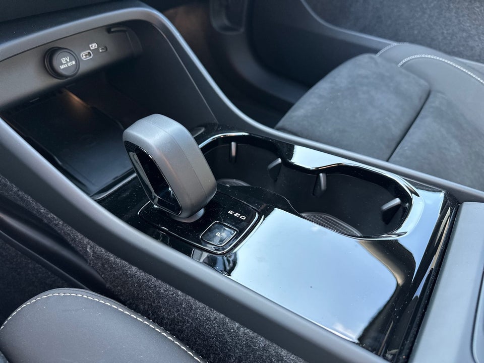 Volvo EX40 Extended Range Black Edition 5d