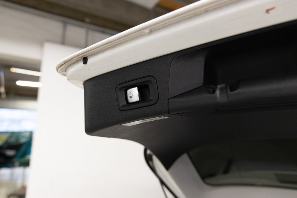 Mercedes C300 2,0 Avantgarde stc. aut. 5d