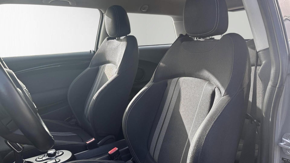 MINI Cooper SE Essential 3d