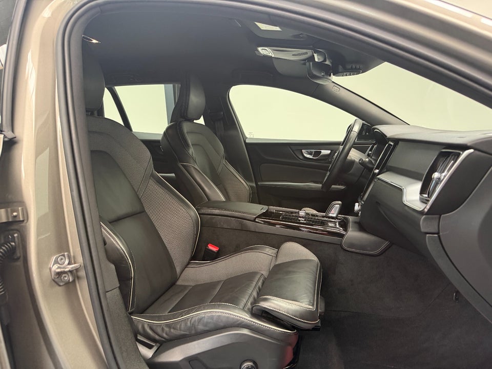 Volvo V60 2,0 T6 ReCharge R-Design aut. AWD 5d