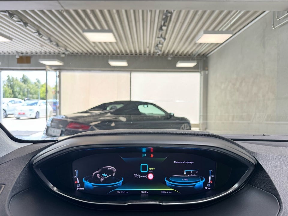Peugeot 3008 1,6 Hybrid First Selection EAT8 5d