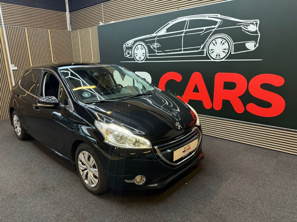 Peugeot 208 1,2 VTi Allure Sky 5d