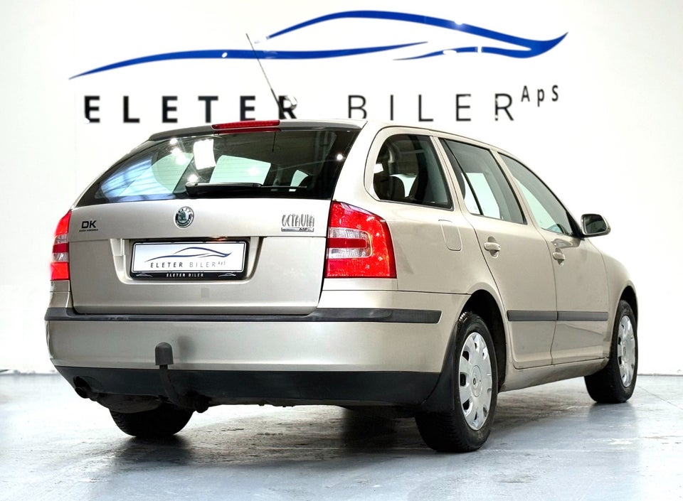 Skoda Octavia 1,6 Ambiente Combi 5d