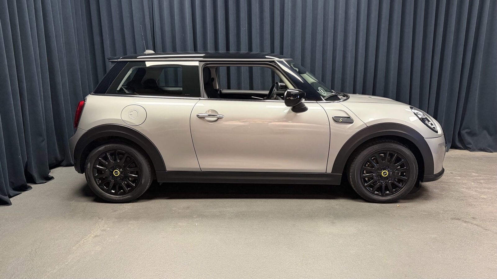 MINI Cooper SE Essential 3d