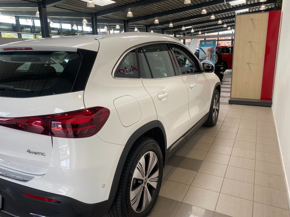 Mercedes EQA300 Progressive 4Matic 5d