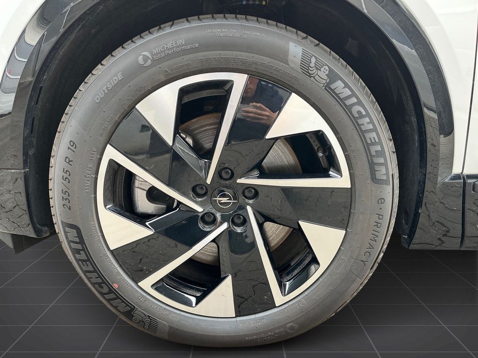 Opel Grandland-e 73 GS Sky 5d