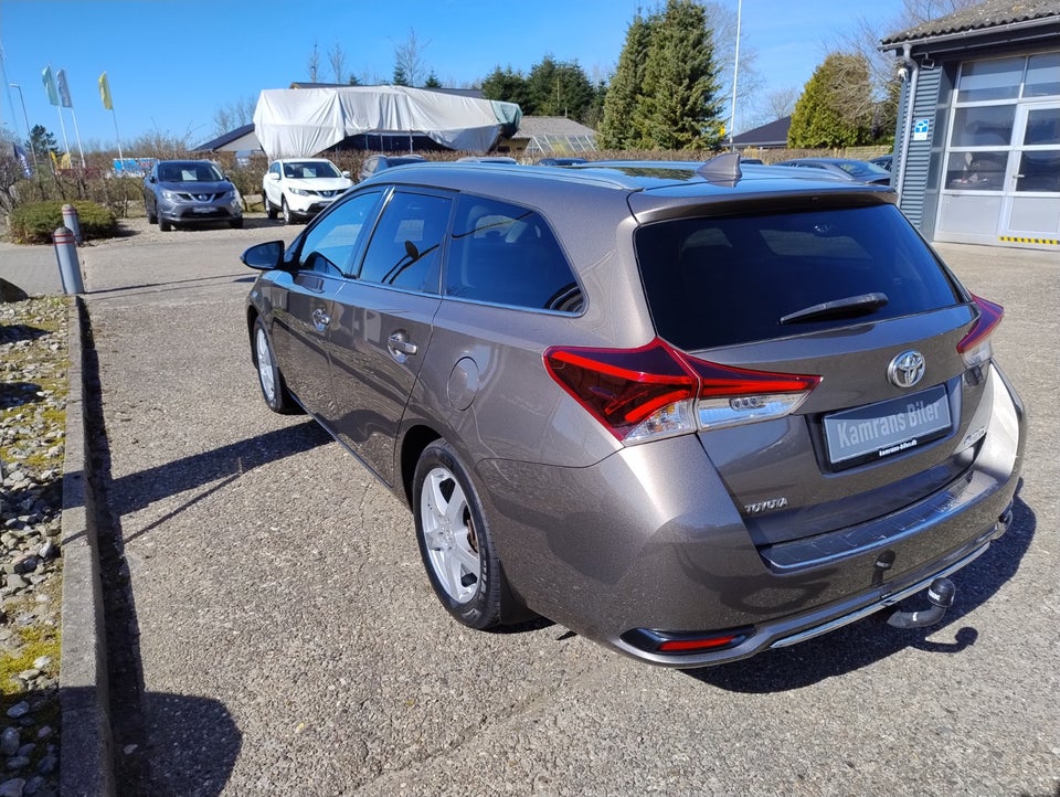 Toyota Auris 1,6 D-4D T2 Comfort Touring Sports 5d
