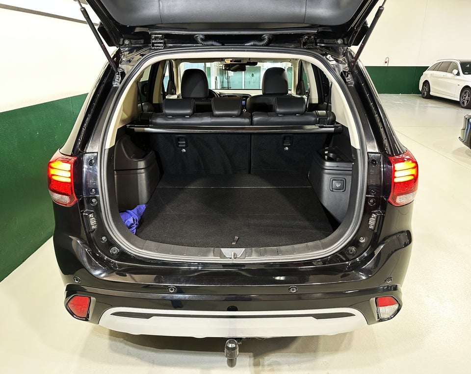 Mitsubishi Outlander 2,4 PHEV Luxury CVT 4WD 5d
