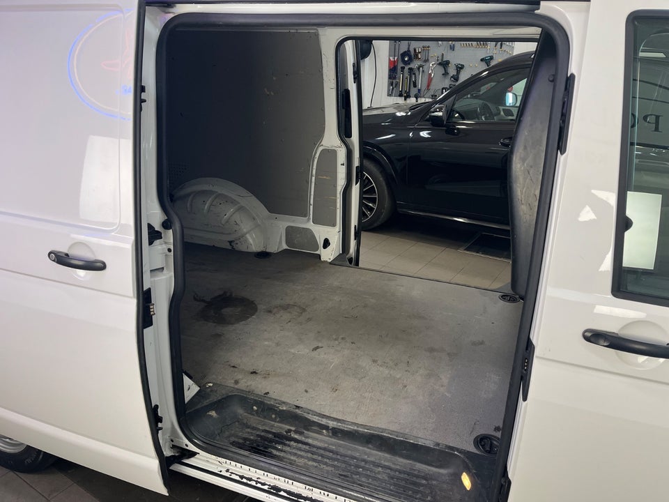 VW Transporter 2,0 TDi 150 Kassevogn lang