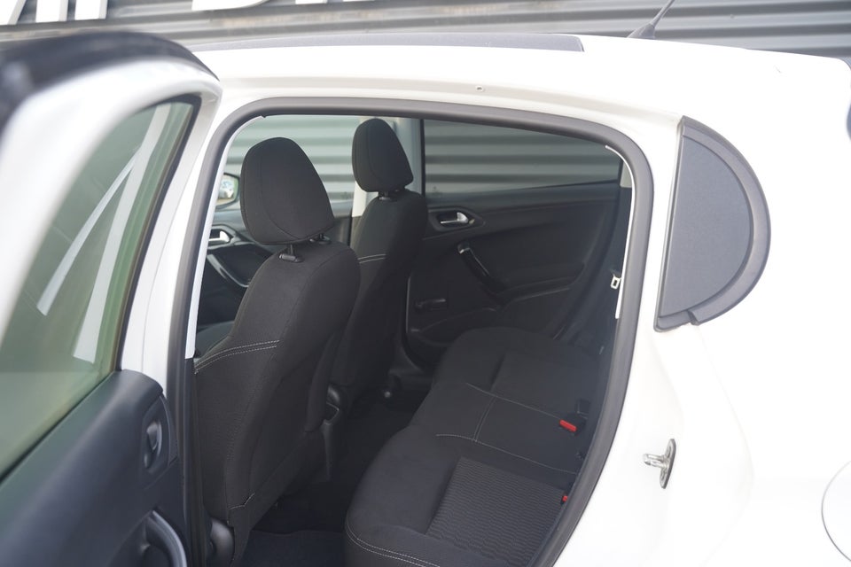 Peugeot 208 1,6 BlueHDi 100 Envy Sky 5d