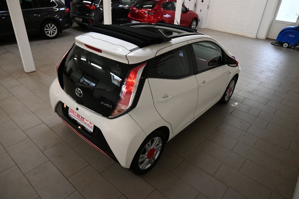 Toyota Aygo 1,0 VVT-i x-wave Sky 5d