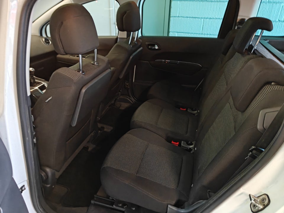 Peugeot 5008 1,6 HDi 109 Premium 7prs 5d