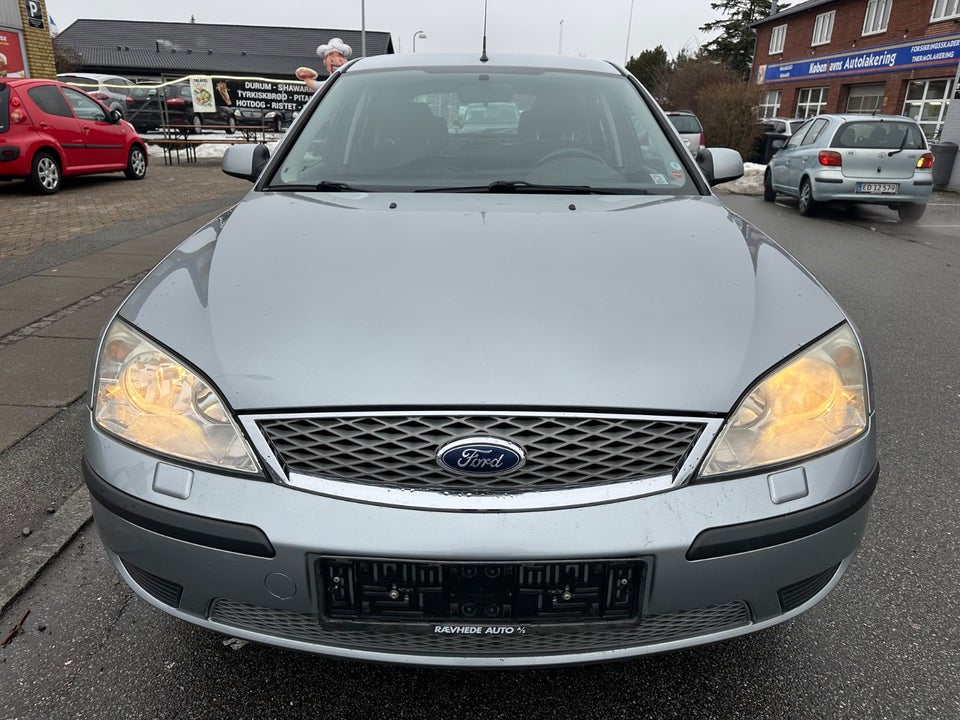 Ford Mondeo 1,8 125 Ambiente 4d