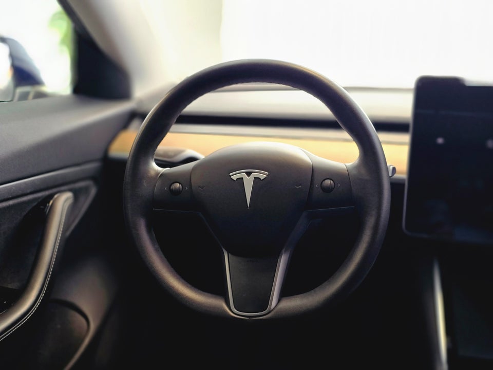 Tesla Model 3 Standard Range+ RWD 4d