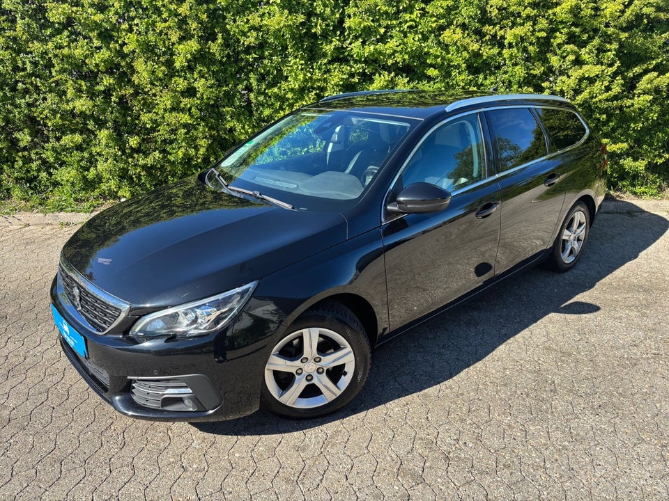 Peugeot 308 1,2 e-THP 130 Allure Sky SW 5d