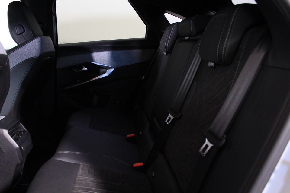 Peugeot e-3008 77 GT Pack 5d