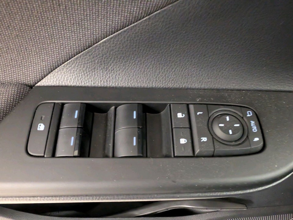 Toyota C-HR 1,8 Hybrid Style 5d