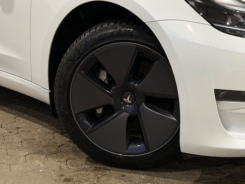 Tesla Model 3 Long Range AWD 4d