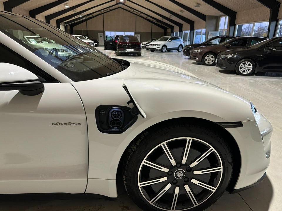 Porsche Taycan Performance+ 4d