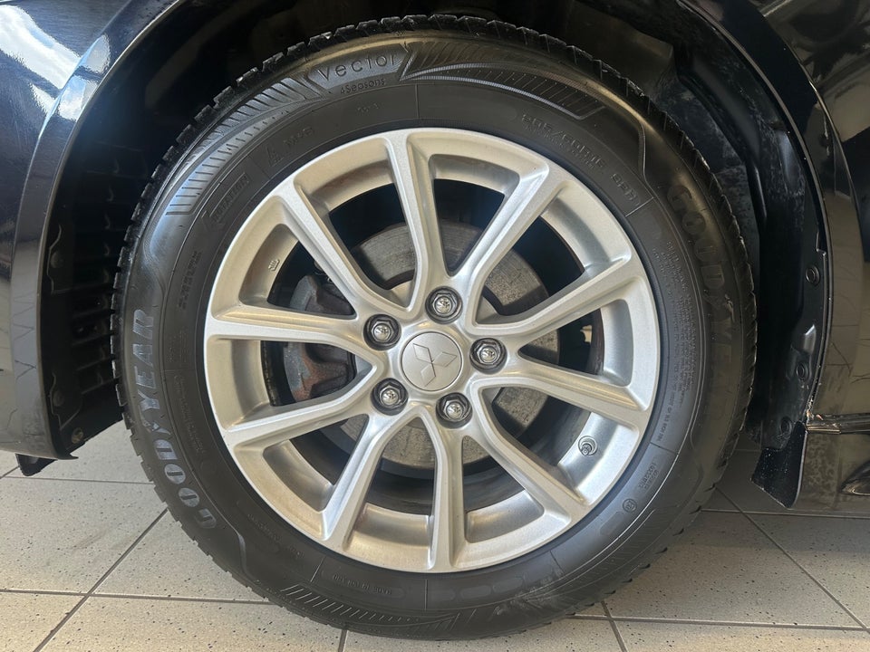 Mitsubishi Lancer 1,6 Invite SportBack 5d