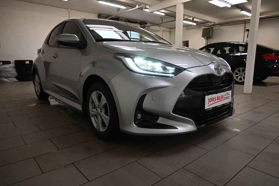 Toyota Yaris 1,5 Hybrid Executive e-CVT 5d