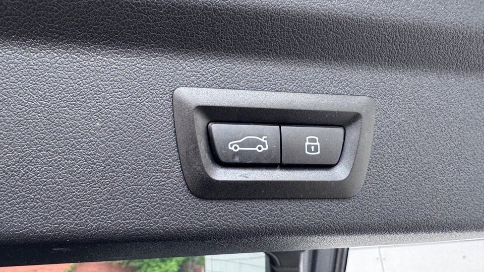 BMW iX2 eDrive20 Fully Charged M-Sport 5d