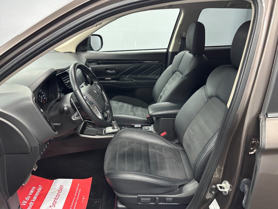 Mitsubishi Outlander 2,4 PHEV Intense CVT 4WD 5d