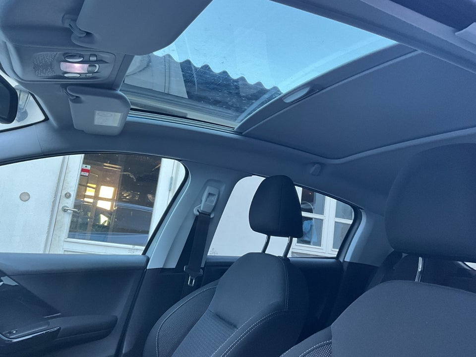 Peugeot 208 1,2 PureTech 82 Selection Sky 5d