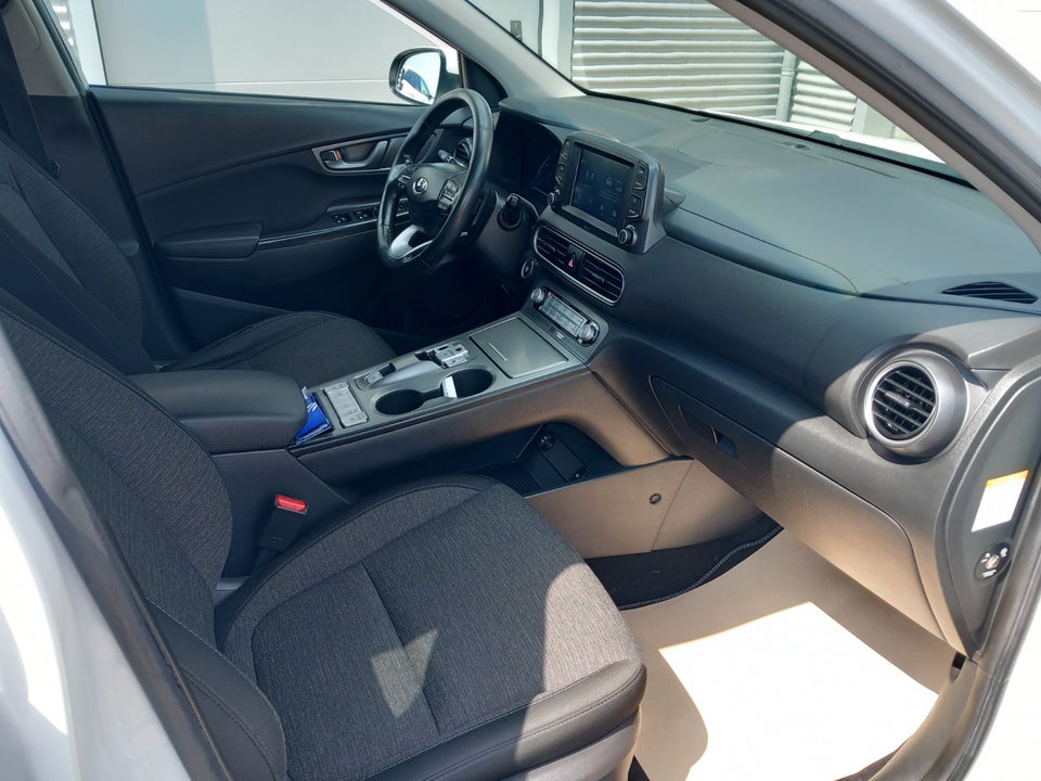 Hyundai Kona 64 EV Essential 5d