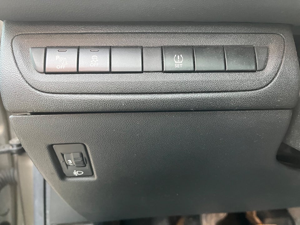 Peugeot 208 1,2 VTi Allure Sky 5d