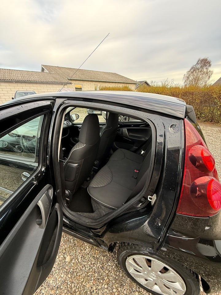 Peugeot 107 1,0 Active 5d