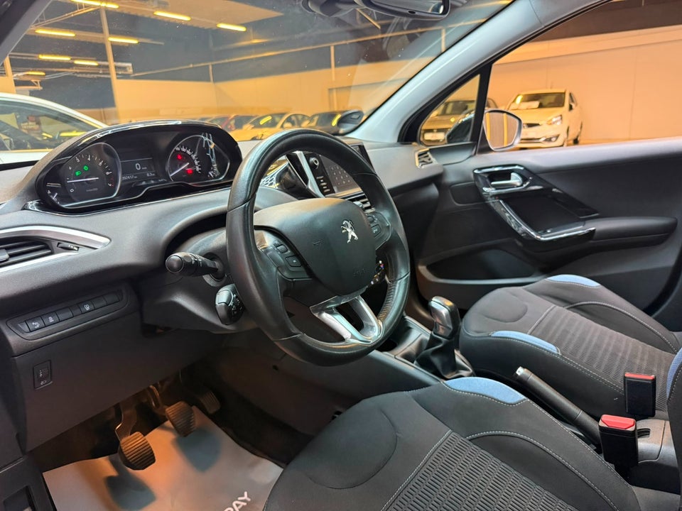 Peugeot 208 1,2 VTi Allure Sky 5d