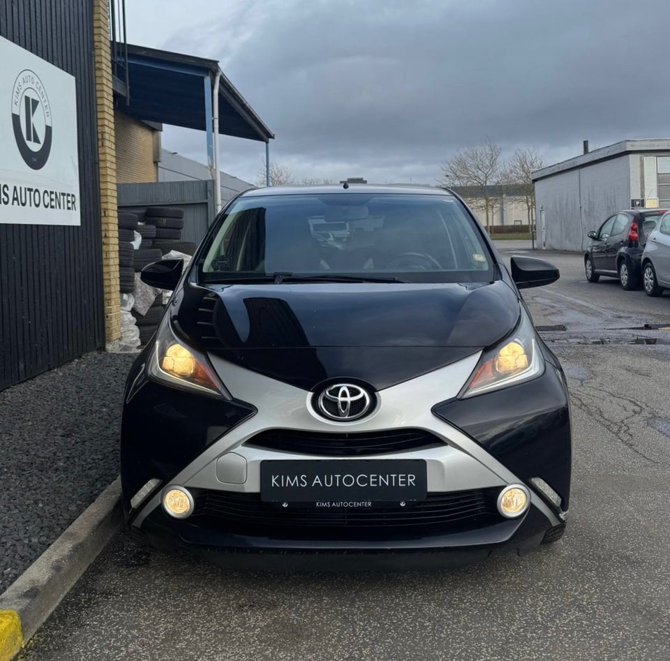 Toyota Aygo 1,0 VVT-i x-black 5d