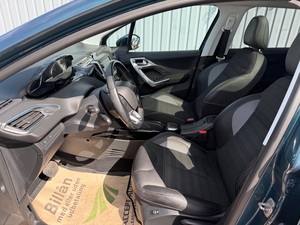 Peugeot 2008 1,2 e-THP 110 Allure Sky EAT6 5d