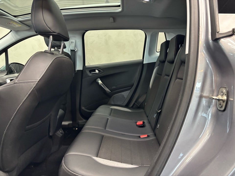 Peugeot 2008 1,5 BlueHDi 100 Exclusive Sky 5d