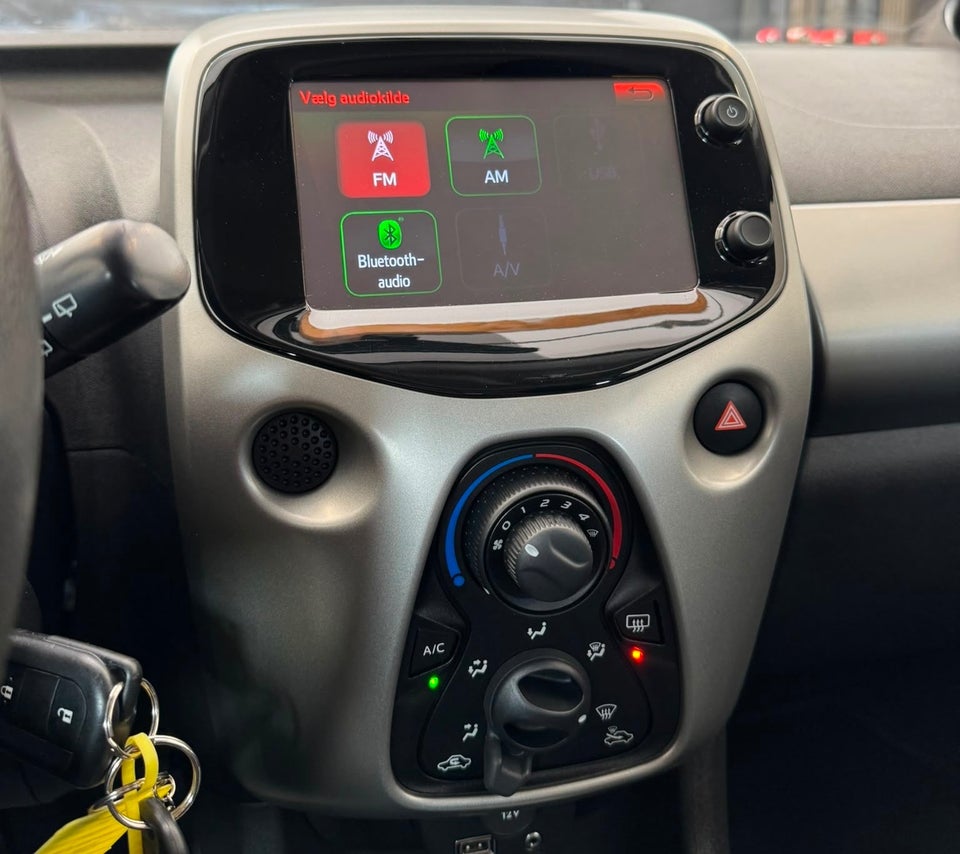 Toyota Aygo 1,0 VVT-i x-play x-touch 5d