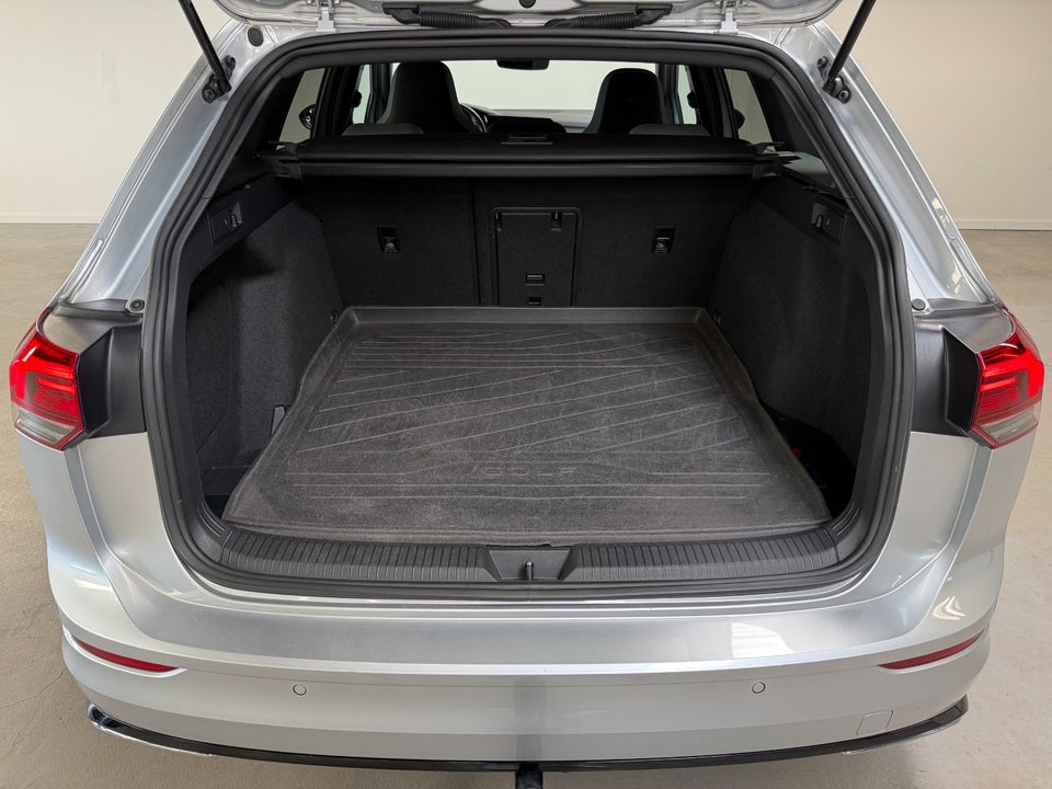 VW Golf VIII 1,5 eTSi 150 R-line Variant DSG 5d